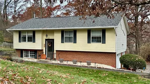 2525 Oak Hl, Gibsonia, PA 15044