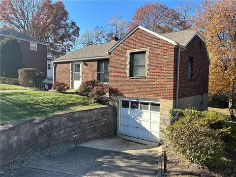 806 Macfarlane Dr, Pittsburgh, PA 15235
