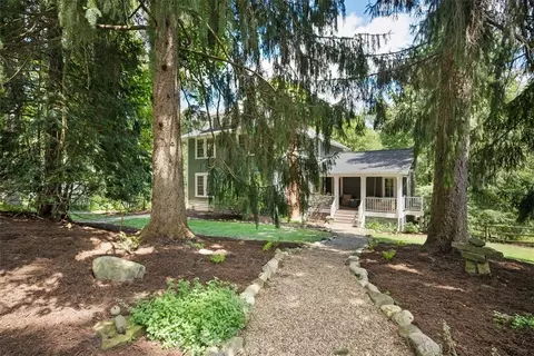 621 Centervue Rd, Bradford Woods, PA 15015