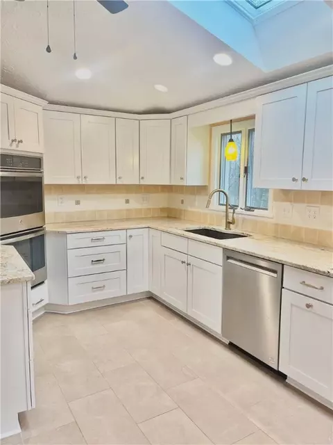 Kitchen - 4908 Simmons Cir, Export, PA 15632 photo 3 of 3