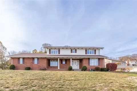 2038 Lexington Dr, Connellsville, PA 15425