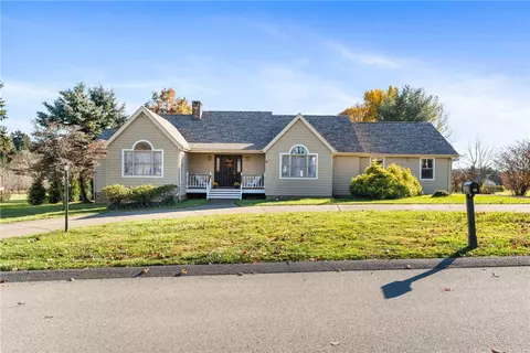 111 Deer Run Dr, Butler, PA 16001