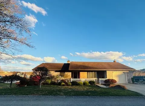 610 S 6th St, Youngwood, PA 15697