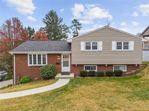 1311 Blue Jay Dr, Pittsburgh, PA 15243