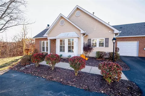 2307 Greystone Dr, Moon, PA 15108