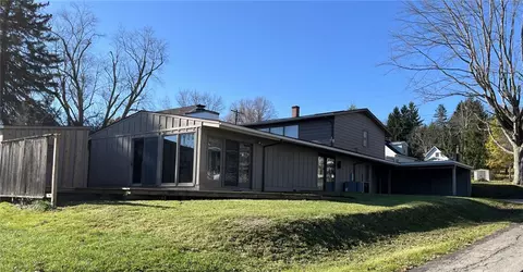 15 Lawn Ave, Greenville, PA 16125