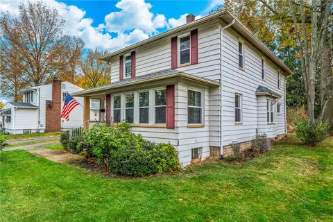 45 Baker Ave, Hermitage, PA 16148