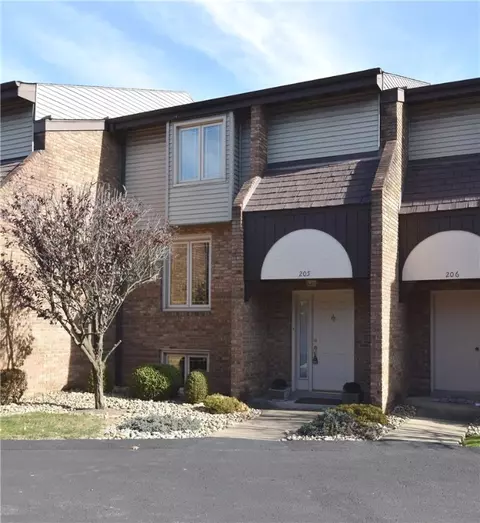 205 Doris Dr, Pittsburgh, PA 15236