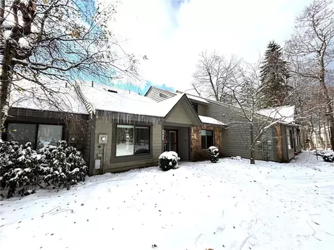 1922 S Ridge Ct, Hidden Valley, PA 15502