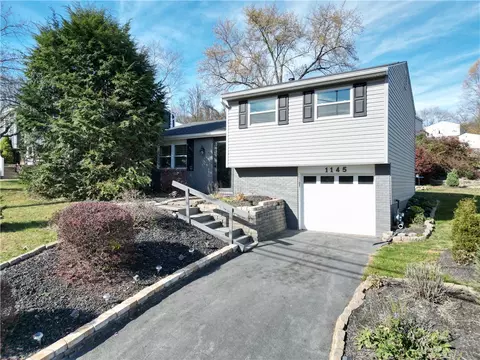 1145 Lebanon School Rd, West Mifflin, PA 15122