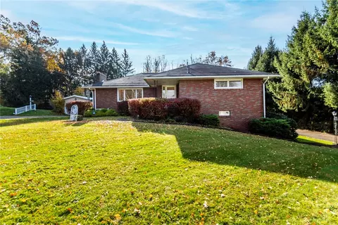 17 Webster Dr, Greenville, PA 16125