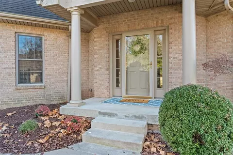 319 Village Grn, Canonsburg, PA 15317