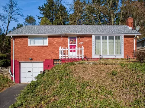 16 Barton Dr, Pittsburgh, PA 15221