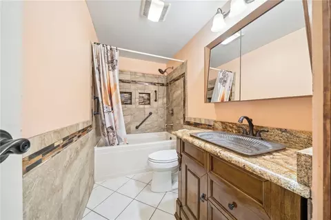 Bath - 1828 Ivanhoe Dr, Irwin, PA 15642 photo 1 of 2