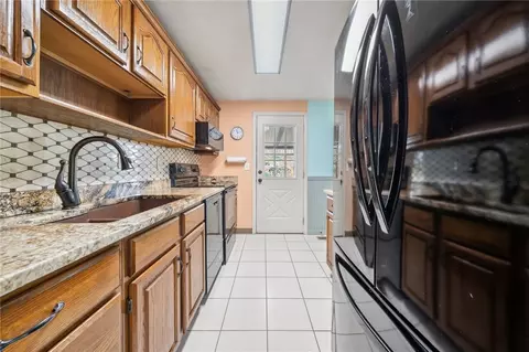 Kitchen - 1828 Ivanhoe Dr, Irwin, PA 15642 photo 4 of 4