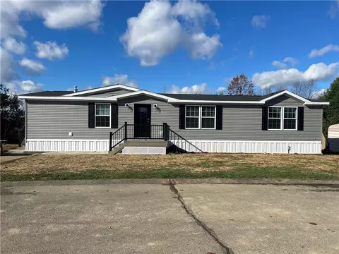 148 Marylynn Ln, Valencia, PA 16059