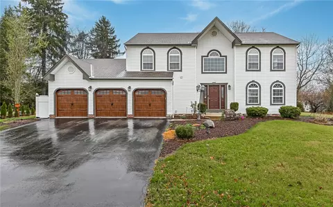 128 Shady Oak Dr, Cranberry Township, PA 16066