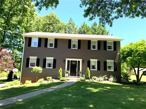1216 Oakridge Dr, Butler, PA 16001