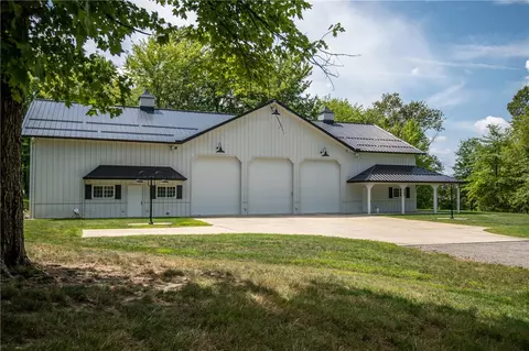 4055 Mcconnell Rd, Hermitage, PA 16148
