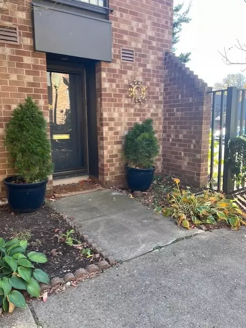 40 Foster Sq #40, Pittsburgh, PA 15212