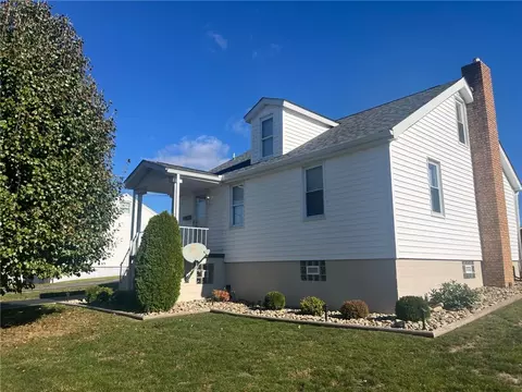 9 Dukat Ln, Uniontown, PA 15401