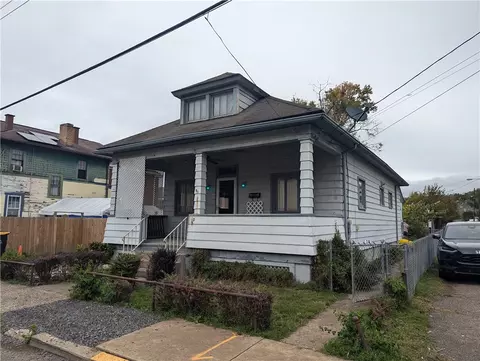 210 Sarah St, Mckees Rocks, PA 15136