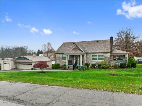 2701 Craighead Ln, Beaver Falls, PA 15010