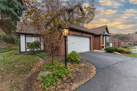 412 Kingsberry Cir, Pittsburgh, PA 15234