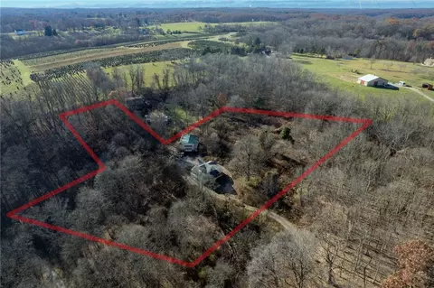 148 Cottage Rd, Clinton, PA 15026
