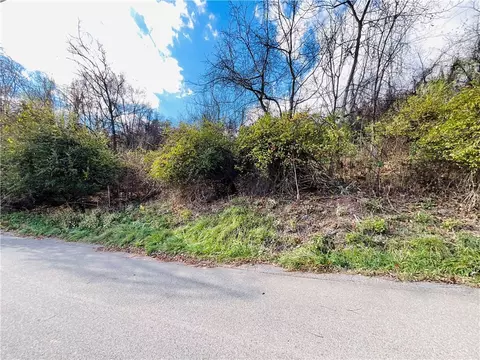 - Holiday Drive, West Mifflin, PA 15122