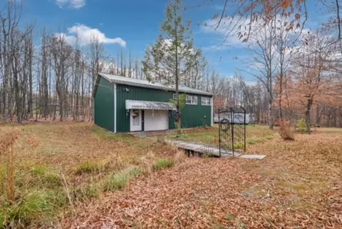 633 Tannery Hollow Rd, Blairsville, PA 15717