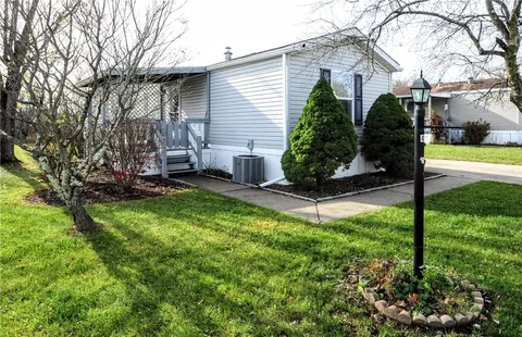 42 Hilltop Dr, Finleyville, PA 15332
