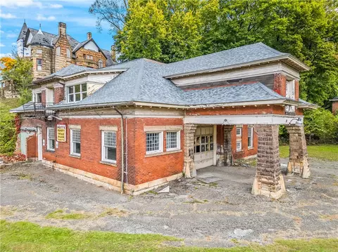 318 N Jefferson St, New Castle, PA 16101