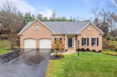 912 Red Oak Dr, Pittsburgh, PA 15238