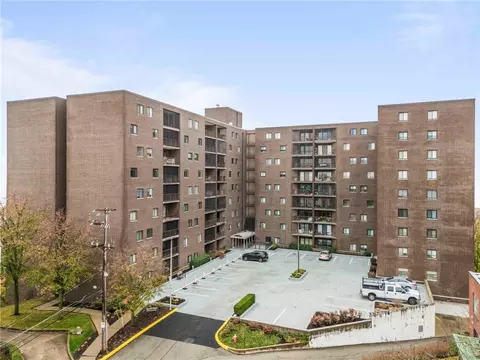 5600 Munhall Rd #311, Pittsburgh, PA 15217