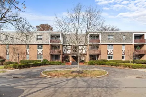 505 Grove St #14, Sewickley, PA 15143