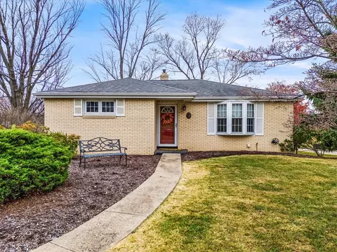 9147 Plateau Dr, Pittsburgh, PA 15237
