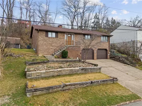 126 Woodcrest Dr, Canonsburg, PA 15317