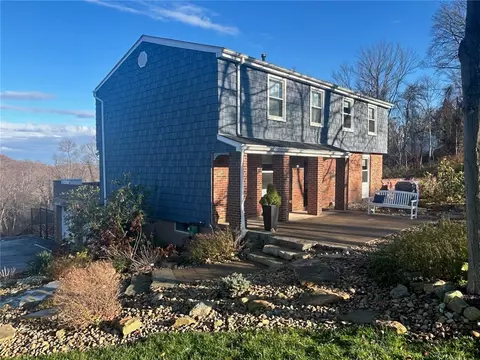 2386 Wharrey Dr, Sewickley, PA 15143
