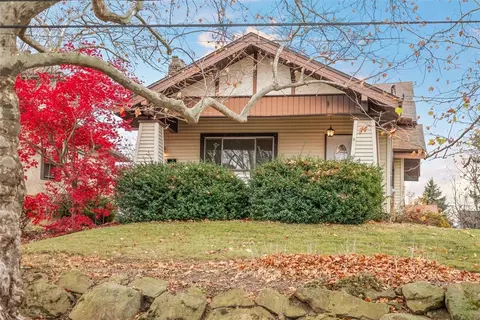 328 Riverview Dr, New Kensington, PA 15068