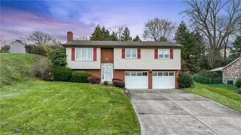 10457 Melrose Dr, Irwin, PA 15642