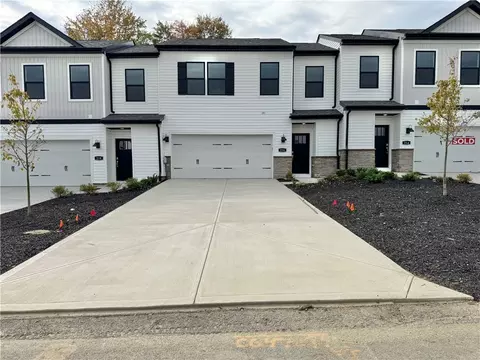 216 Hanover Ln, Washington, PA 15301