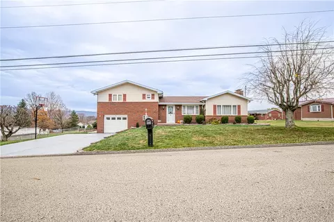 27 Burlington Ave, Uniontown, PA 15401