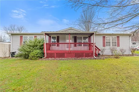 513 Pheasant Dr, Apollo, PA 15613
