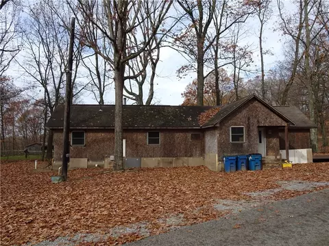 123 Eagle Crest Ln, Youngwood, PA 15697