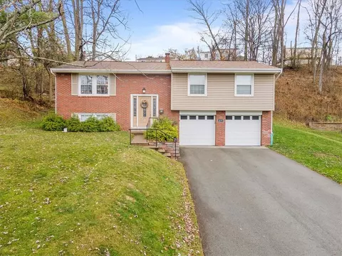 6039 Oak Park Dr, Bethel Park, PA 15102