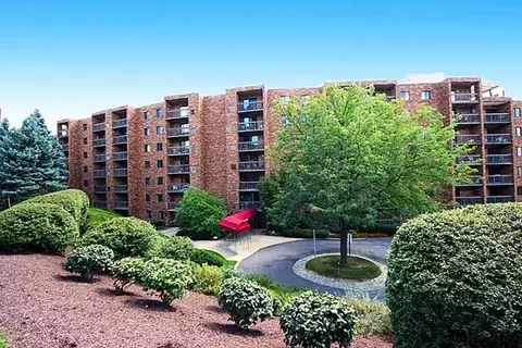 1500 Cochran Rd #709, Pittsburgh, PA 15243