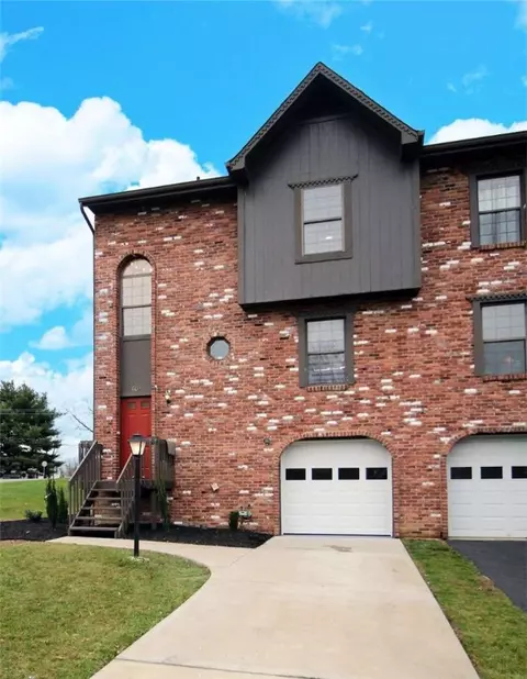 601 Sunset Cir, Cranberry, PA 16066