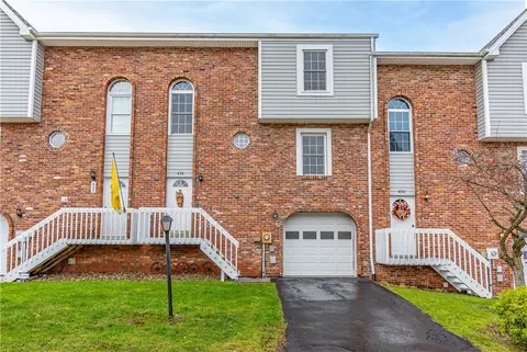 430 Carters Grove Dr, Gibsonia, PA 15044