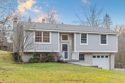 4032 Mckalloff Rd, Gibsonia, PA 15044